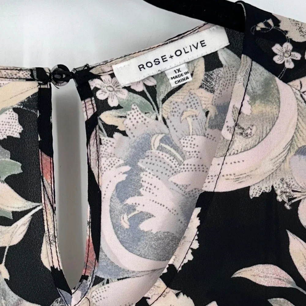 Rose & Olive Black Floral Bell‎ Sleeve Keyhole Neck Blouse Size 1X Dark Romantic